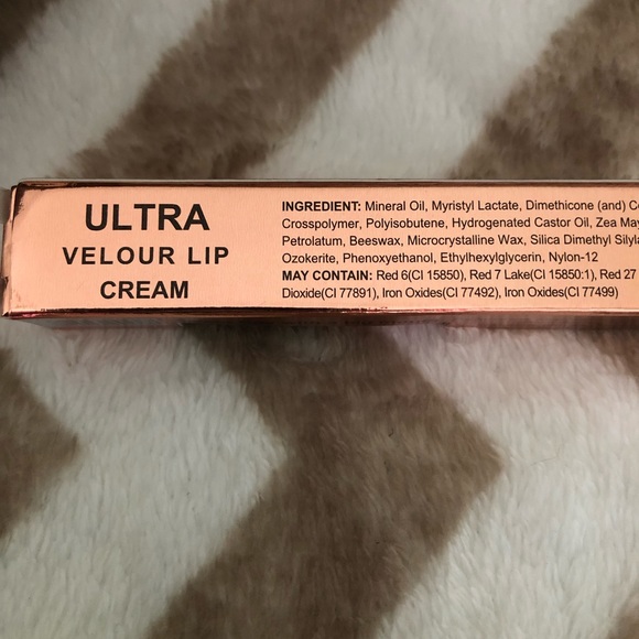 Revolution Ultra Velour Lip Cream - Picture 5 of 6